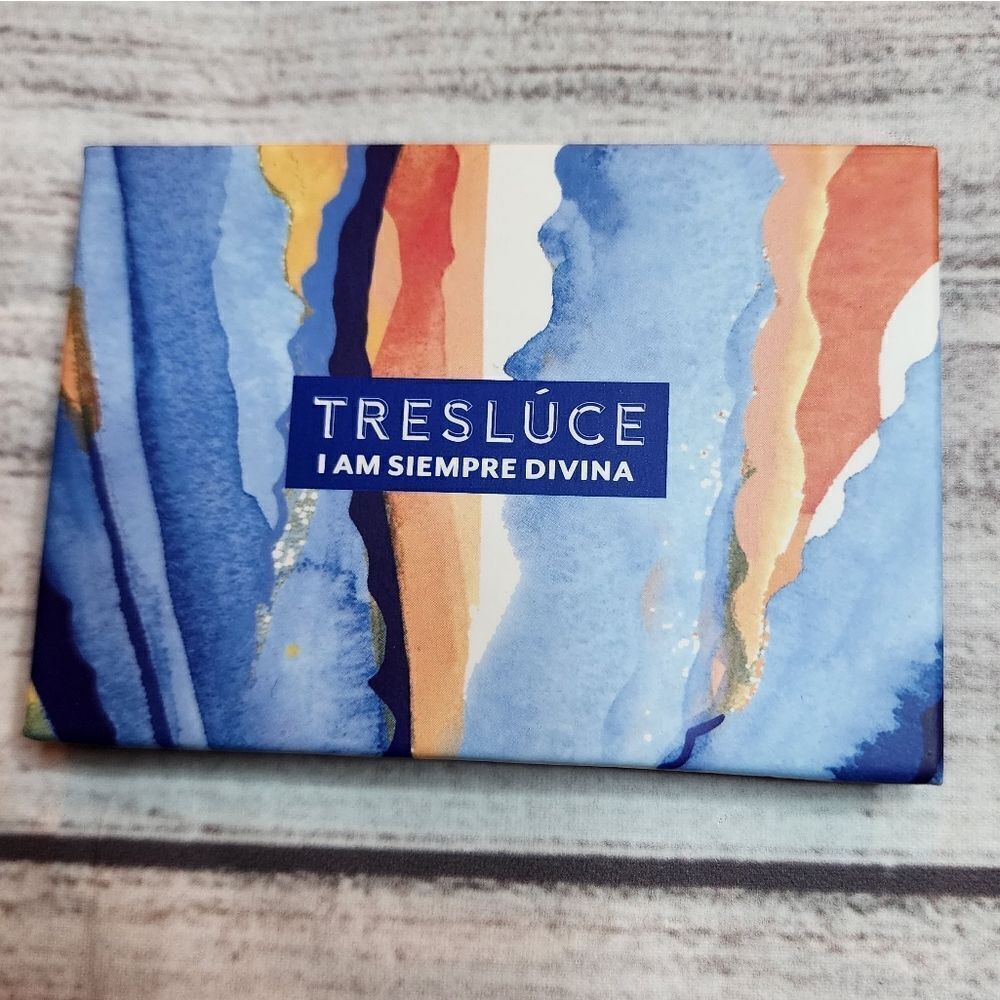 Tresluce beauty eyeshadow palette.